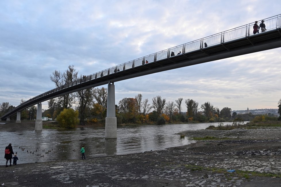 Mezi Císařským ostrovem a Trojou v Praze byla 23. října 2020 uvedena do provozu nová lávka. 