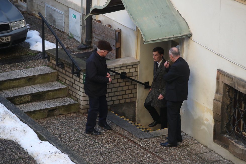 Rodina Ladislava Trojana odešla z pohřbu zadním východem