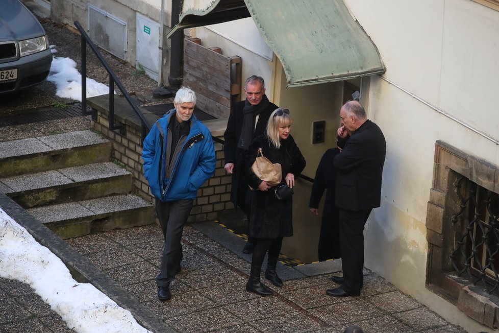 Rodina Ladislava Trojana odešla z pohřbu zadním východem