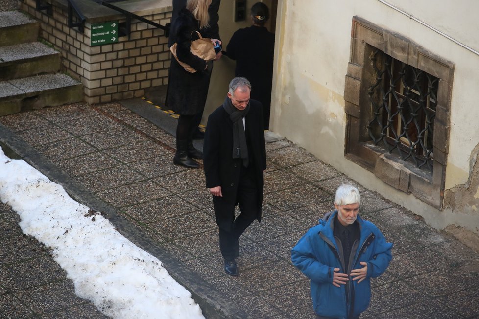 Rodina Ladislava Trojana odešla z pohřbu zadním východem