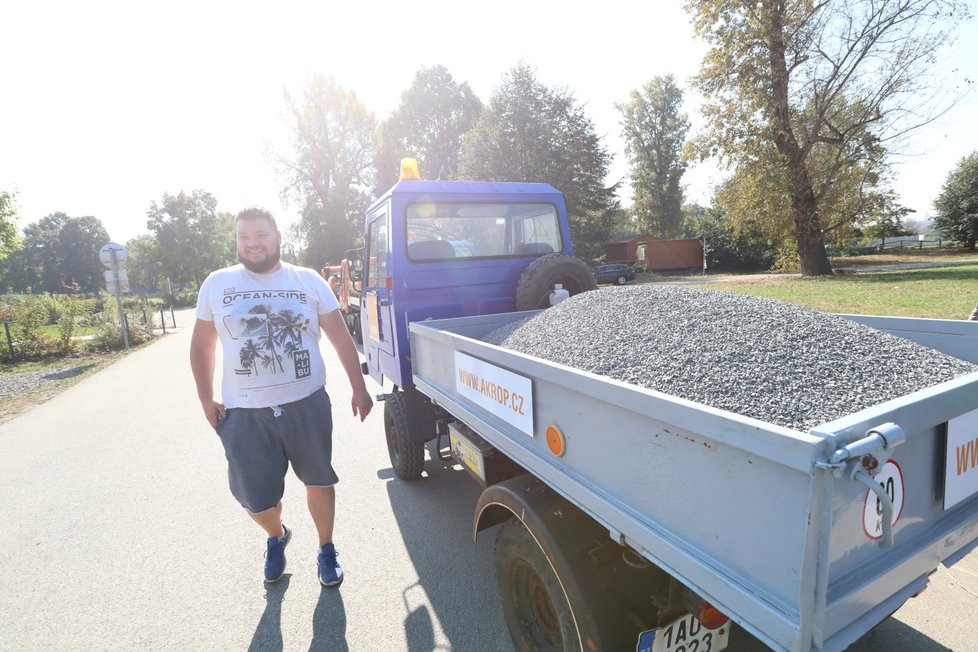 Trojská lávka už stojí. Od 22. do 25 budou probíhat zatěžovací zkoušky. Otevřená bude na přelomu září a října.