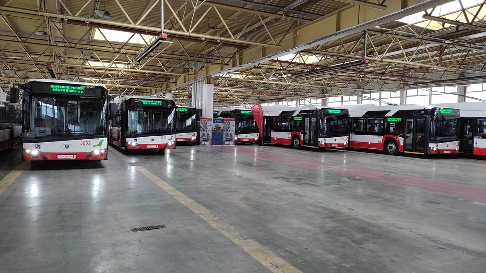Brněnský dopravní podnik pořizuje nejmodernější trolejbusy Škoda 27TR. Každý uveze až 120 cestujících.