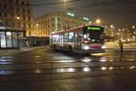 Řidič trolejbusu přejel v sobotu večer v Brně staršího muže, záchranáři ho ve vážném stavu převezli do nemocnice.