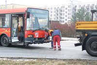 Řidič trolejbusu v Českých Budějovicích byl zbit: Napadli ho opilí mladíci