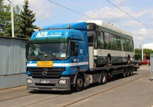 Dopravní podnik hl. města Prahy si pořídil vlastní trolejbus.