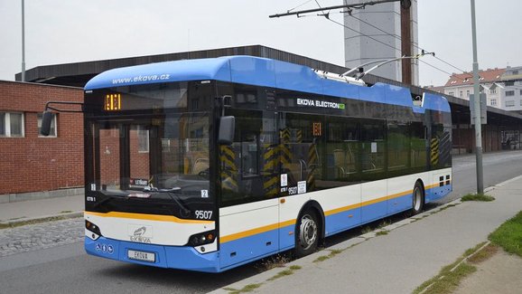 Praha testuje nový trolejbus Ekova Electron 12T