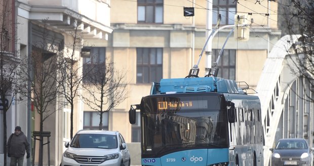 V Ostravě jezdí trolejbusy, které nepotřebují troleje.