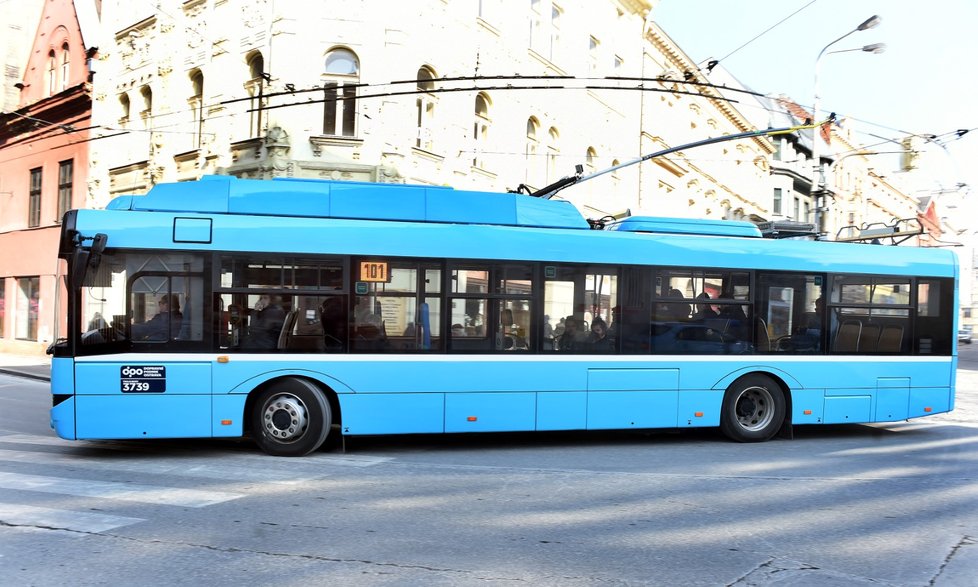 V Ostravě jezdí trolejbusy, které nepotřebují troleje.