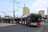 Nákup 180 trolejbusů pro Prahu prověřuje ÚOHS: Tendr napadla turecká firma