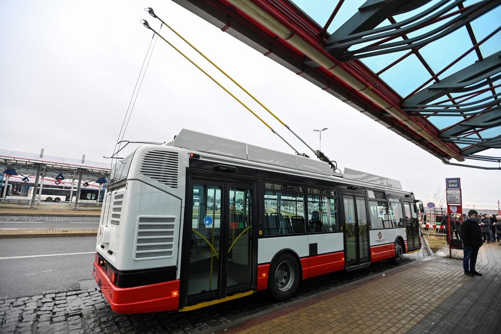 Slavnostní zahájení stavby trolejbusové tratě Palmovka – Prosek a Letňany – Čakovice v rámci projektu elektrifikace autobusové linky č. 140 Palmovka – Miškovice, 10. ledna 2022 v Praze.