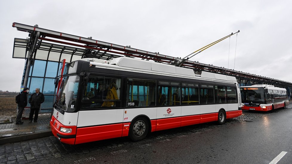 Slavnostní zahájení stavby trolejbusové tratě Palmovka – Prosek a Letňany – Čakovice v rámci projektu elektrifikace autobusové linky č. 140 Palmovka – Miškovice, 10. ledna 2022 v Praze.