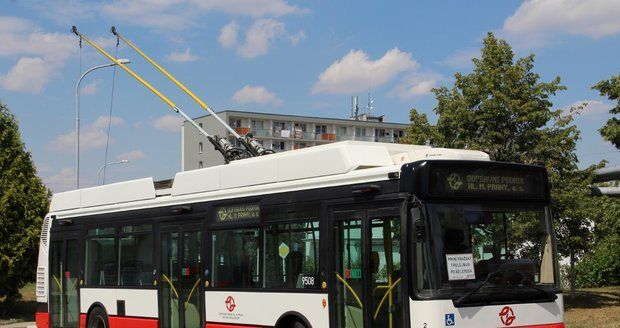 Pražský dopravní podnik (DPP) chce, aby cestující na letiště vozil trolejbus.