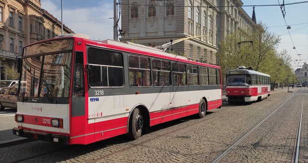 Pomoc do válečného Charkova: Brno posílá partnerskému městu tramvaje a trolejbusy