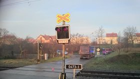 Mezi Brnem a Vyškovem nejezdily 15 hodin vlaky: Náklaďák strhl troleje