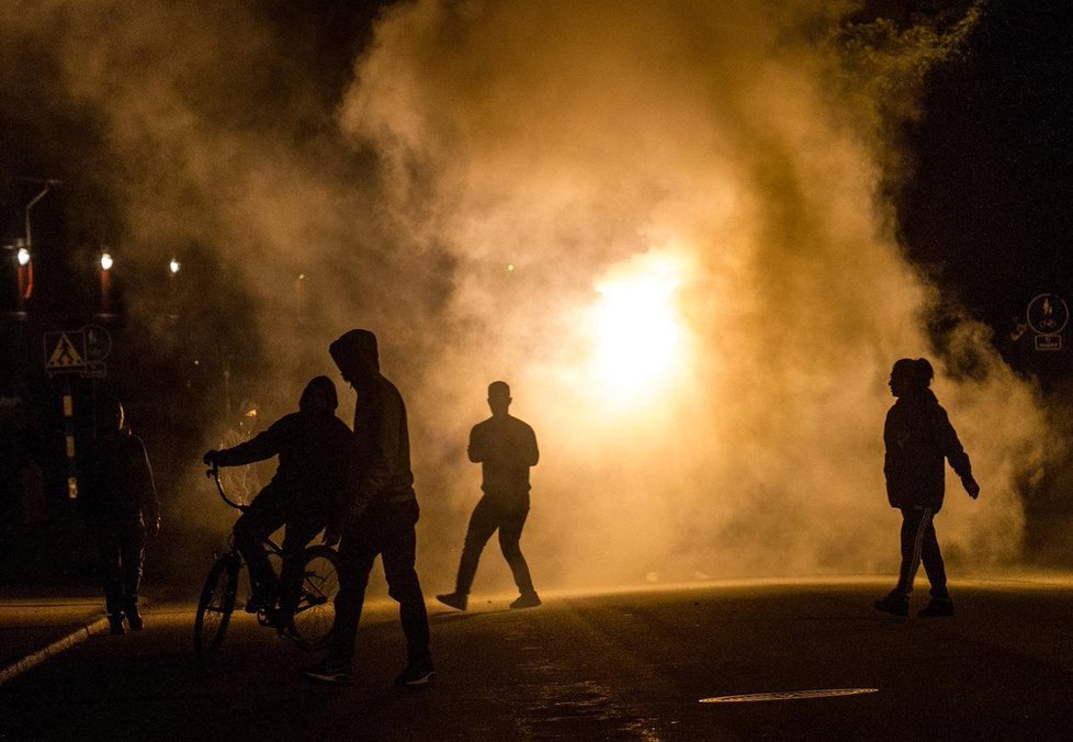 Přistěhovalci terorizují Švédsko: Trollhättan již dvě noci čelí nepokojům.