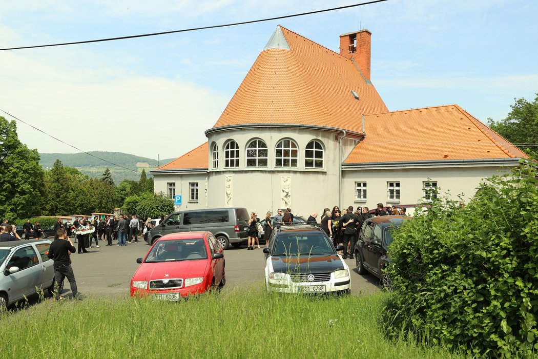 Na pohřeb hokejisty Marka Trončinského dorazily desítky smutečních hostů