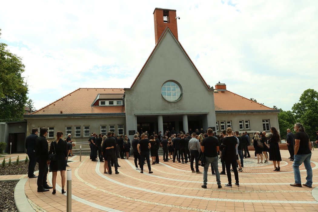 Na pohřeb Marka Trončinského dorazily desítky smutečních hostů.