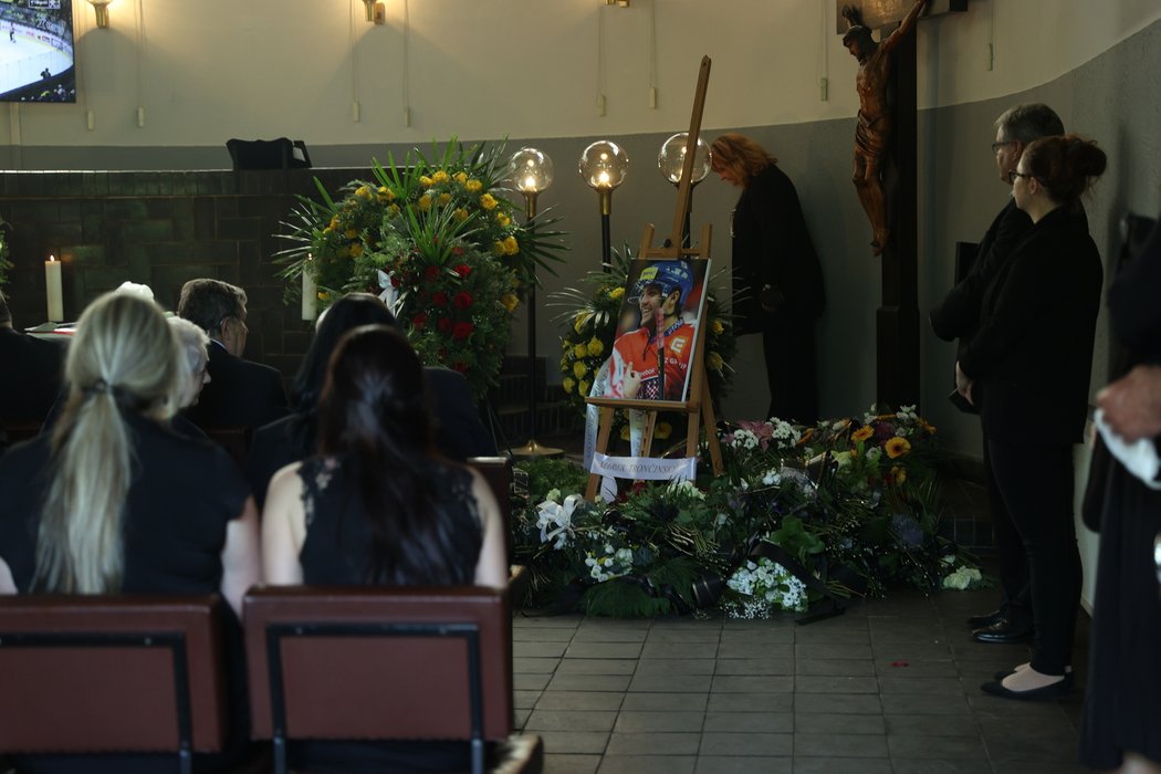 Na pohřeb Marka Trončinského dorazily desítky smutečních hostů.