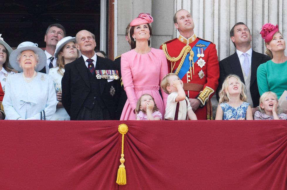 Oficiální oslava narozenin královny Alžběty II. anglicky zvaná Trooping the Colour (17. června 2017)