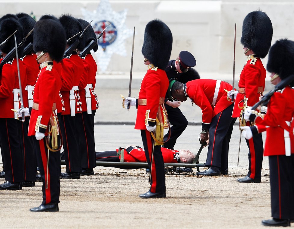 Oficiální oslava narozenin královny Alžběty II. anglicky zvaná Trooping the colour (17. června 2017)