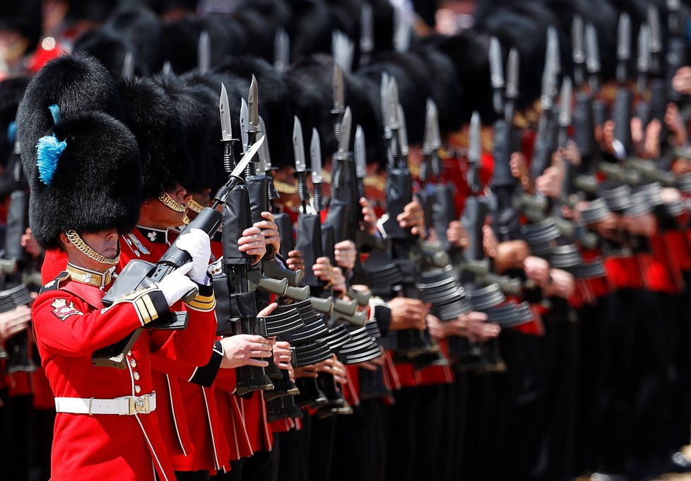 Oficiální oslava narozenin královny Alžběty II. anglicky zvaná Trooping the colour (17. června 2017)