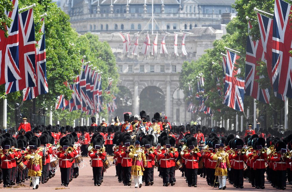 Oficiální oslava narozenin královny Alžběty II. anglicky zvaná Trooping the colour (17. června 2017)