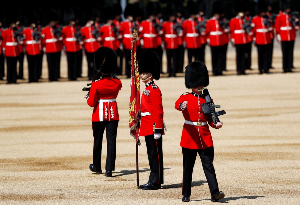 Oficiální oslava narozenin královny Alžběty II. anglicky zvaná Trooping the colour (17. června 2017)