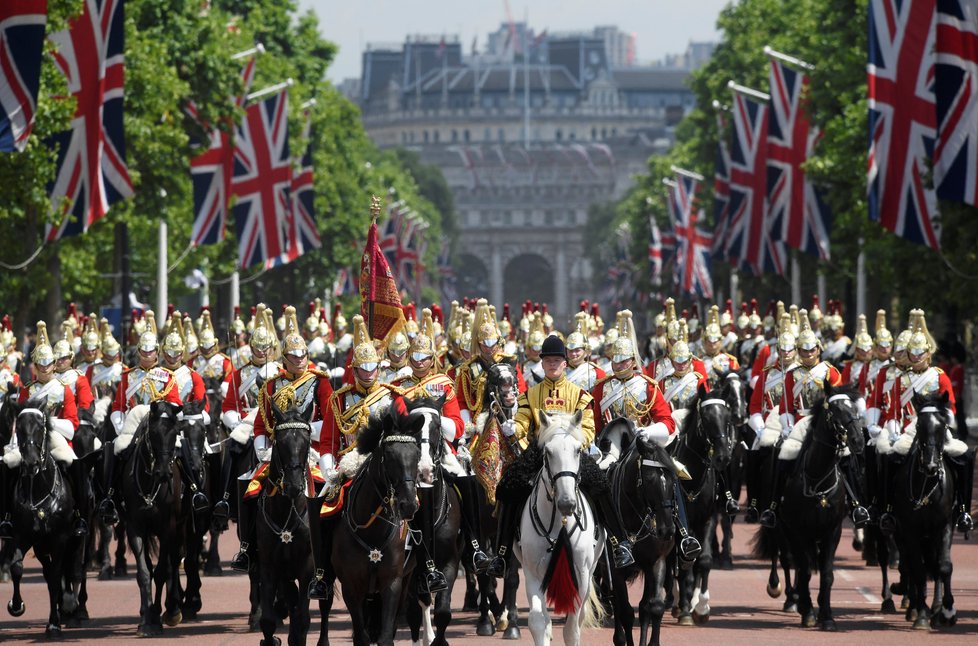 Oficiální oslava narozenin královny Alžběty II. anglicky zvaná Trooping the Colour (17. června 2017)