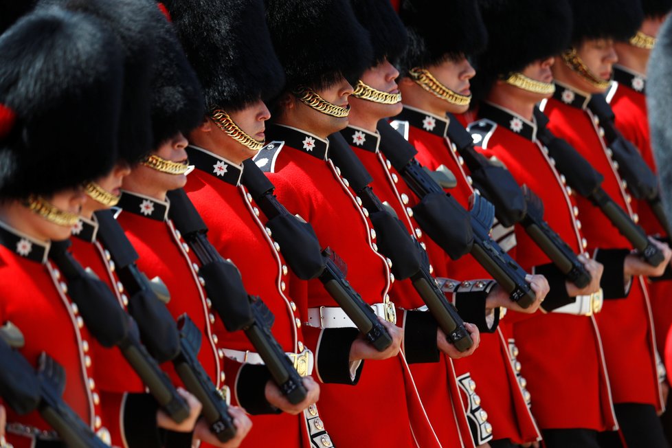 Oficiální oslava narozenin královny Alžběty II. anglicky zvaná Trooping the colour (17. června 2017)