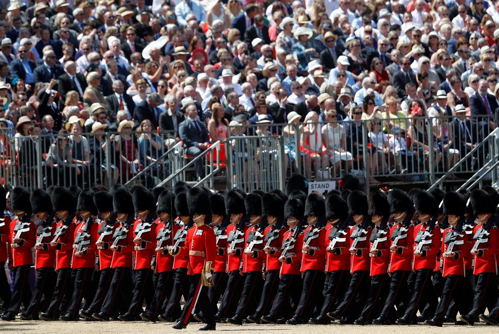 Oficiální oslava narozenin královny Alžběty II. anglicky zvaná Trooping the colour (17. června 2017)