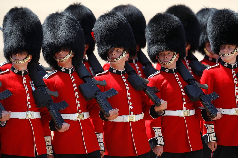 Oficiální oslava narozenin královny Alžběty II. anglicky zvaná Trooping the colour (17. června 2017)