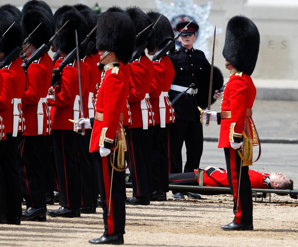 Oficiální oslava narozenin královny Alžběty II. anglicky zvaná Trooping the colour (17. června 2017)