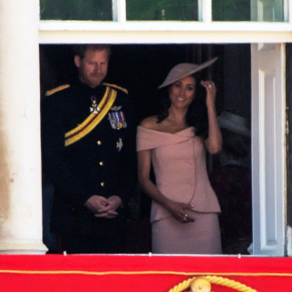 Harry a Meghan na oslavách Trooping the Colour v roce 2018