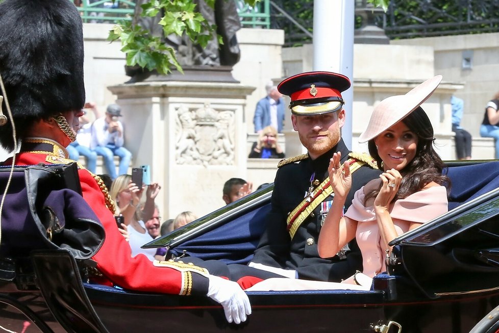 Harry a Meghan na oslavách Trooping the Colour v roce 2018