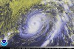 Tropická bouře Nicole už má parametry hurikánu a míří na Bermudy.