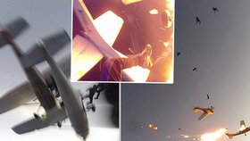 Kamera zachytila srážku letadel očima parašutistů, je k nevíře, že všichni přežili