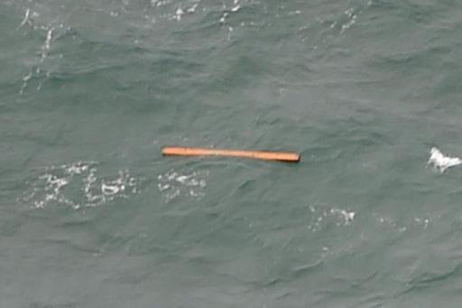 Trosky ztraceného letadla se objevily u pobřeží Bornea