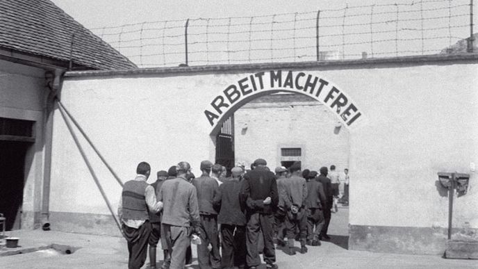 Terezínským ghettem prošlo za války 156 500 osob včetně 74 000 občanů protektorátu. Z toho 140 000 byli Židé, z nichž 35 000 zemřelo.