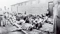 V hornorakouském koncentračním táboře Mauthausen zahynulo ze 335 000 vězňů 123 000 osob včetně 4473 Čechů a Slováků