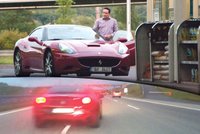 Pirát Trpišovský zase řádil! 160 km/h ve Ferrari za 4,5 milionu