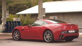 Trpišovského ferrari bude teď stát v garáži