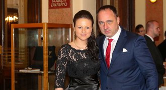 Partnerka Linda zapěla ódu na trenéra Slavie Trpišovského: Je to pan Božský! Partnerka Linda zapěla ódu na trenéra Slavie Trpišovského: Je to pan Božský!