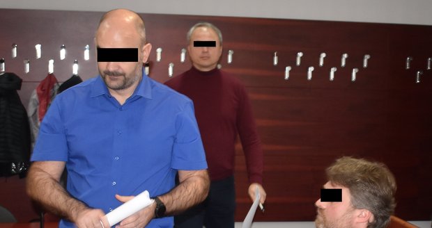 Všem třem mužům hrozilo za usmrcení z nedbalosti šest let za mřížemi, vyvázli s podmínkami. Všem třem mužům hrozilo za usmrcení z nedbalosti šest let za mřížemi, vyvázli s podmínkami.