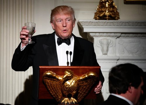 Trump v době předávání Oscarů hostil v Bílém domě slavnostní recepci.