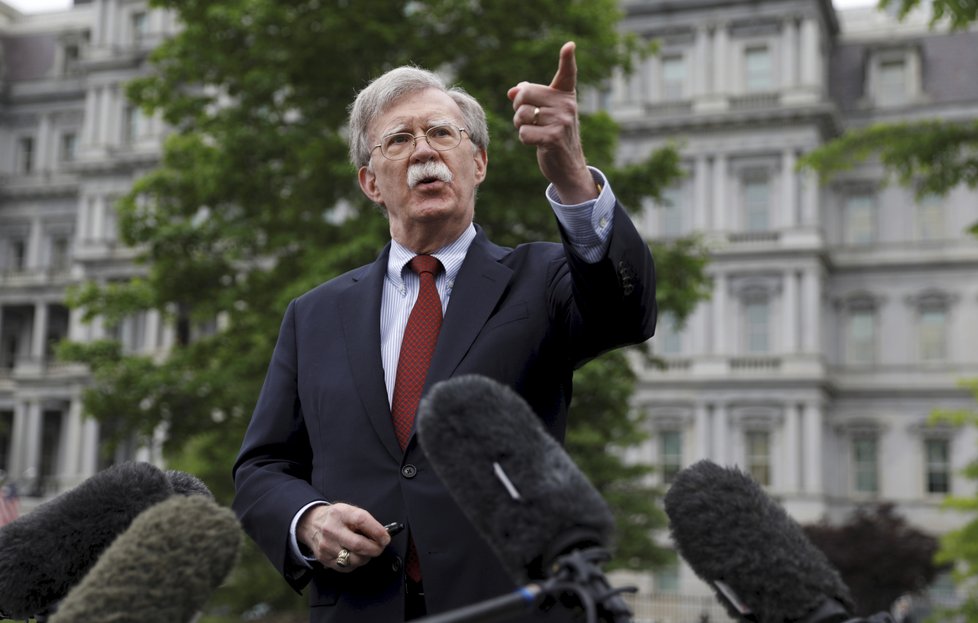 Bezpečnostní poradce Bílého domu John Bolton je válečný štváč a jeho hodnocení, že Severní Korea nedávnými raketovými testy porušila rezoluce Rady bezpečnosti OSN, je nesprávné.