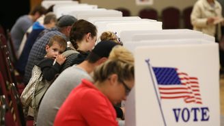 Americké volby narušili „pozorovatelé“ z Československa Americké volby narušili „pozorovatelé“ z Československa