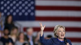 Hillary Clintonová promluvila v pátek na půdě střední školy v Iowě.