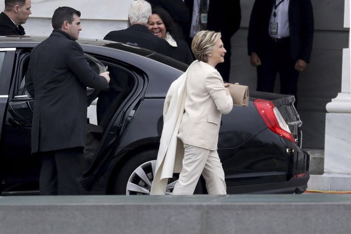 Na Kapitol přijeli manželé Clintonovi.