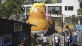 Trump v Británii: Nad Londýnem bude létat balón, který vypadá jako mimino s obličejem prezidenta USA