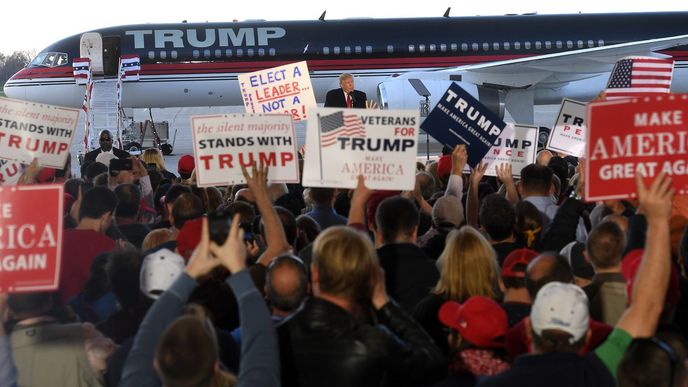 Donald Trump na předvolebním mítinku v Ohiu.